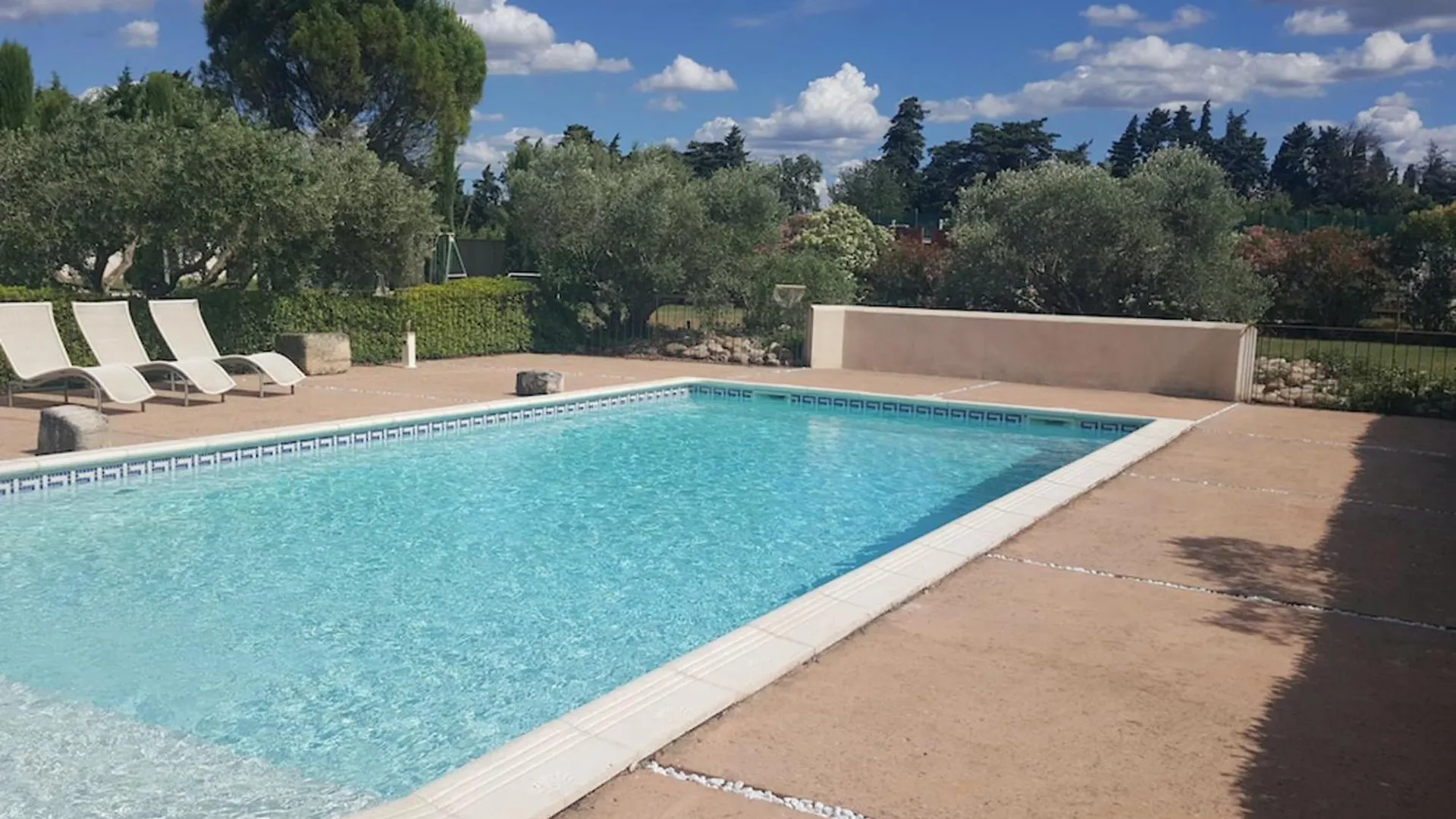 F5 House With Private Pool In Chateaurenard 0*,